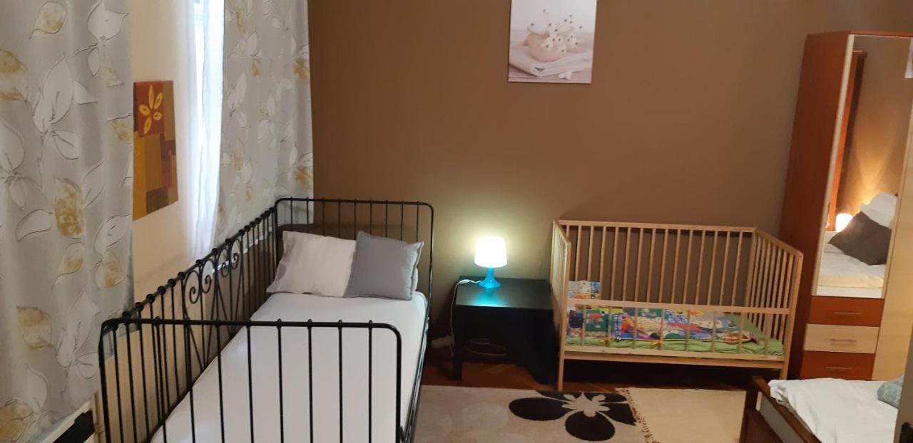 Szell 3 Apartman Apartment โซมบ็อตเฮย์ ภายนอก รูปภาพ