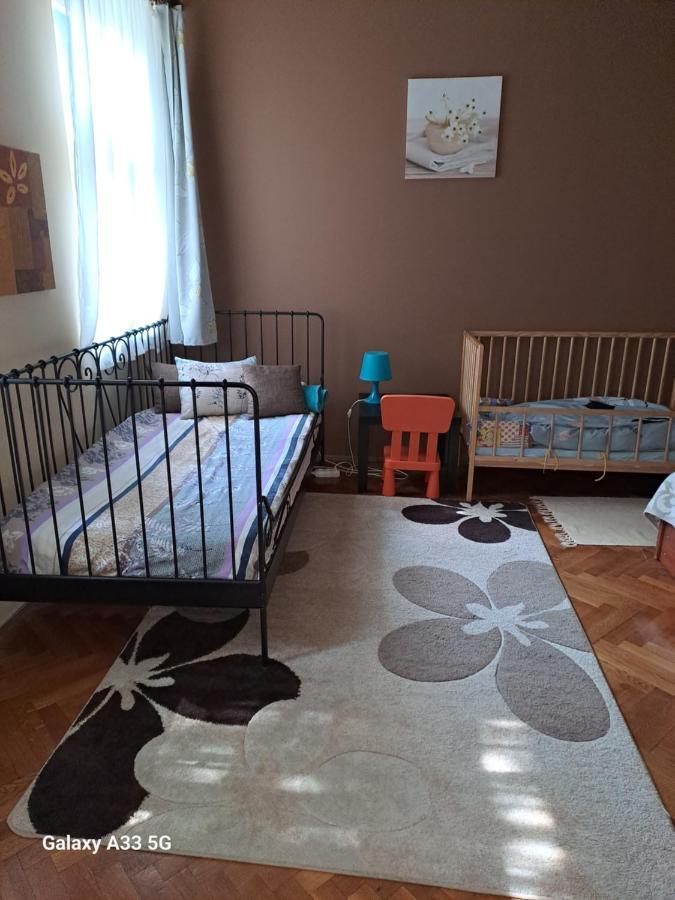 Szell 3 Apartman Apartment โซมบ็อตเฮย์ ภายนอก รูปภาพ