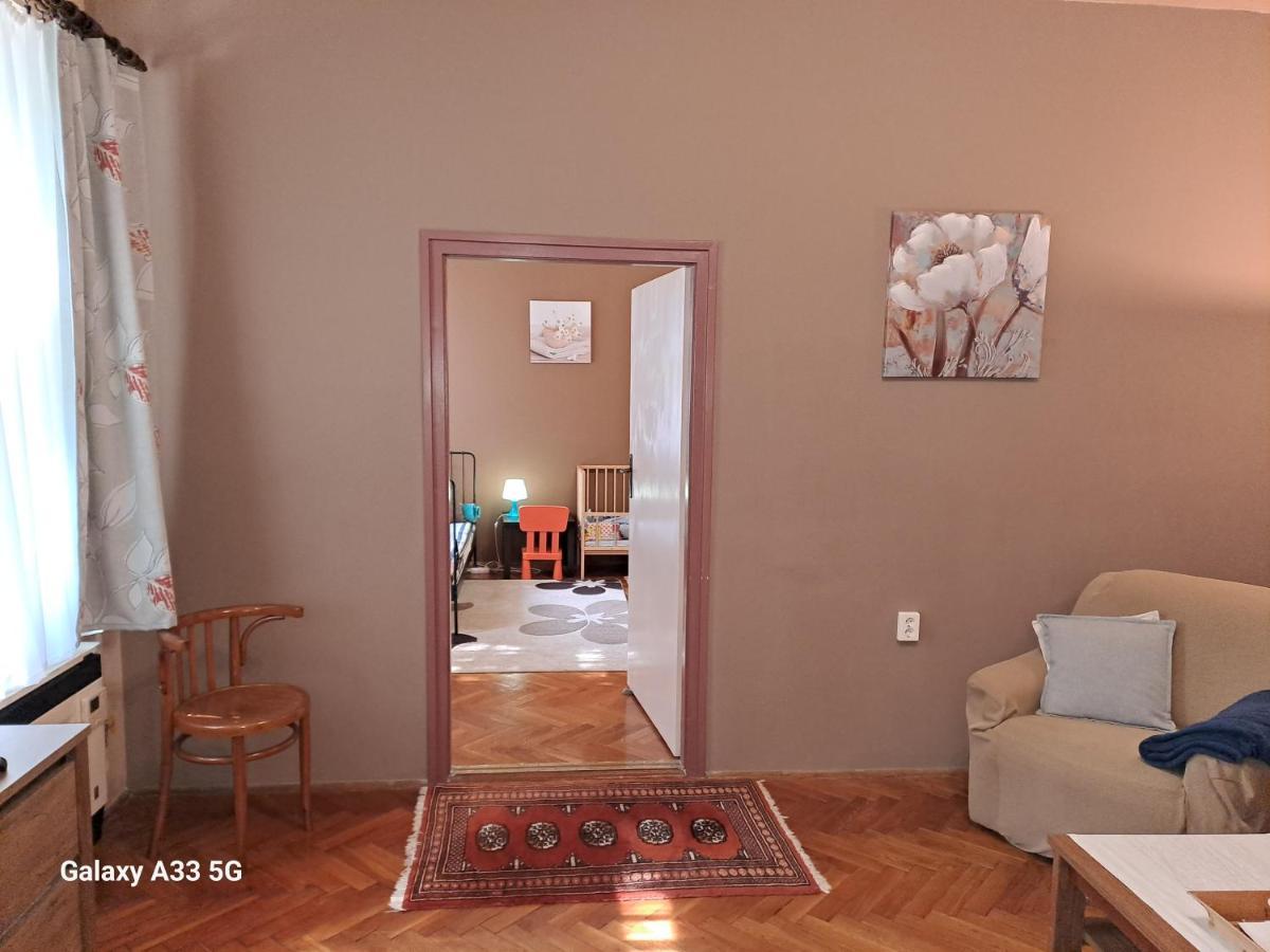Szell 3 Apartman Apartment โซมบ็อตเฮย์ ภายนอก รูปภาพ
