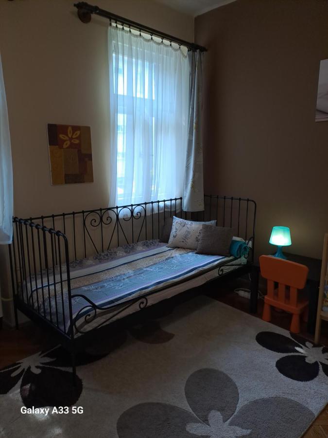 Szell 3 Apartman Apartment โซมบ็อตเฮย์ ภายนอก รูปภาพ